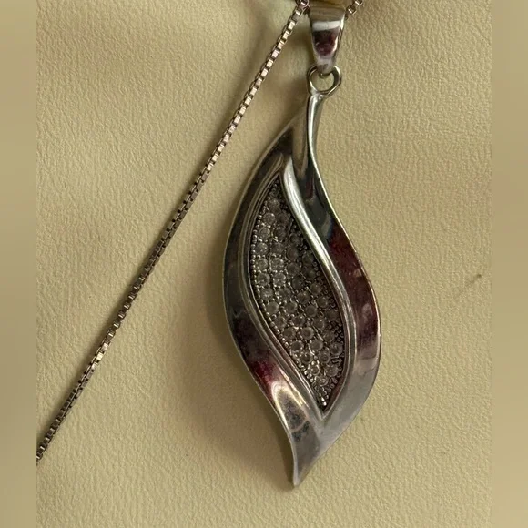 925 , 92.5% silver leaves necklace Handmade with white zirconia